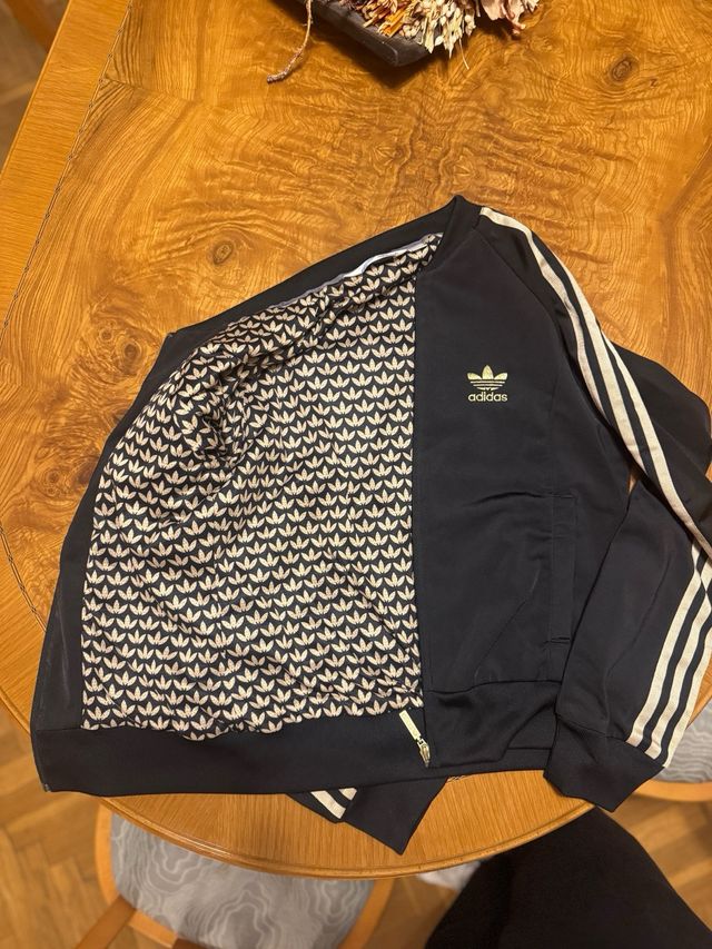 Sudadera Adidas cremallera negra y dorada