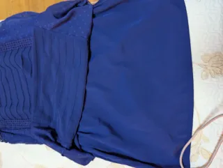 Vestido azul fiesta con detalles