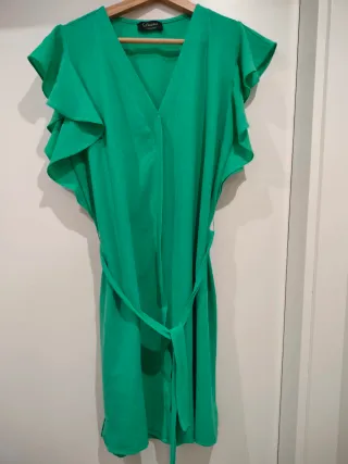 Vestido verde con cinturón