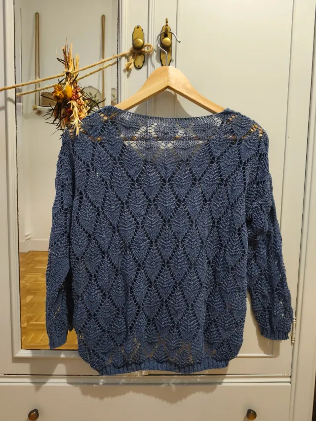 Jersey azul de punto calado