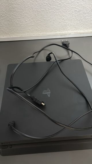 PS4 + 2 Mandos + 4 Juegos