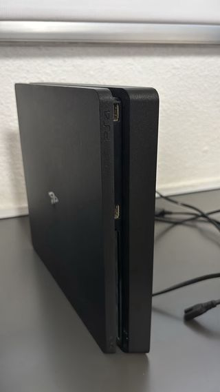 PS4 + 2 Mandos + 4 Juegos