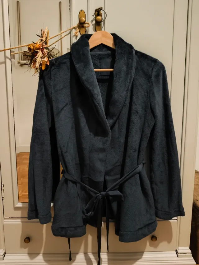 Bata azul de tacto suave