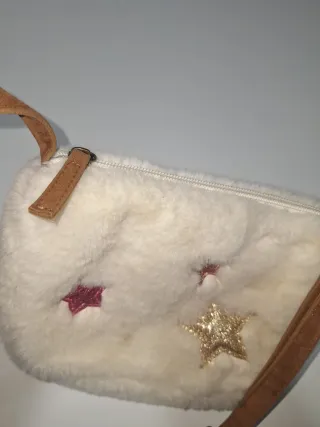 Bolso infantil peludo con estrellas