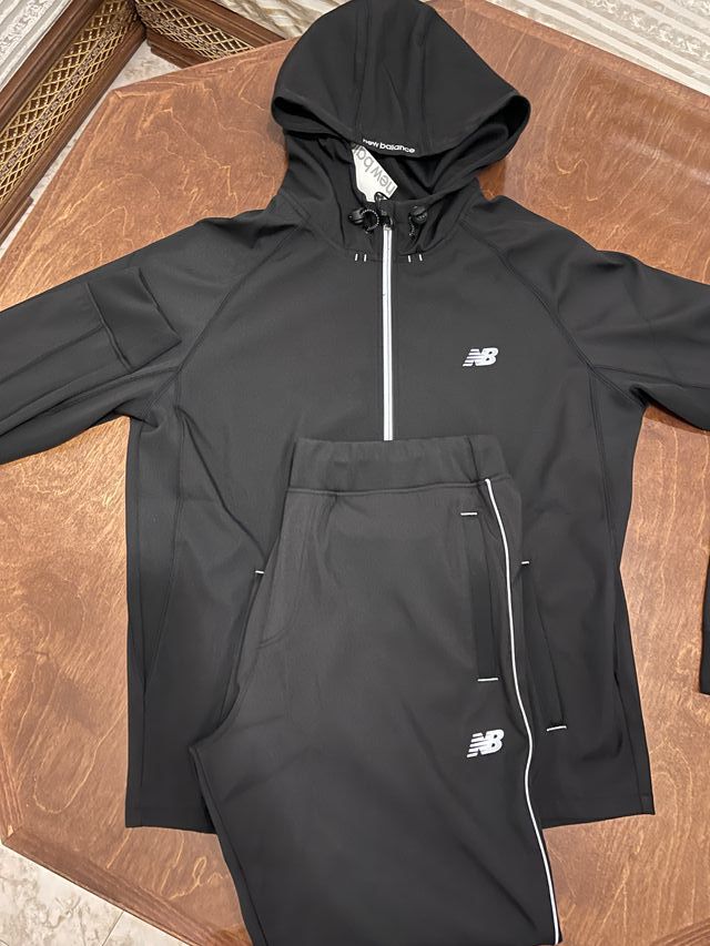 Conjunto New Balance Negro Chaqueta y Pantalón