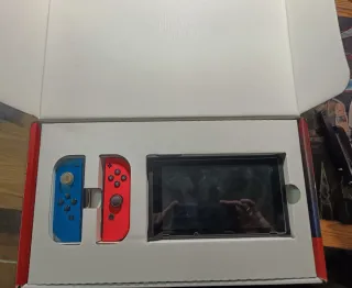 Nintendo Switch + Mando Extra + Estuche + Funda