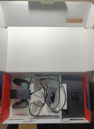 Nintendo Switch + Mando Extra + Estuche + Funda