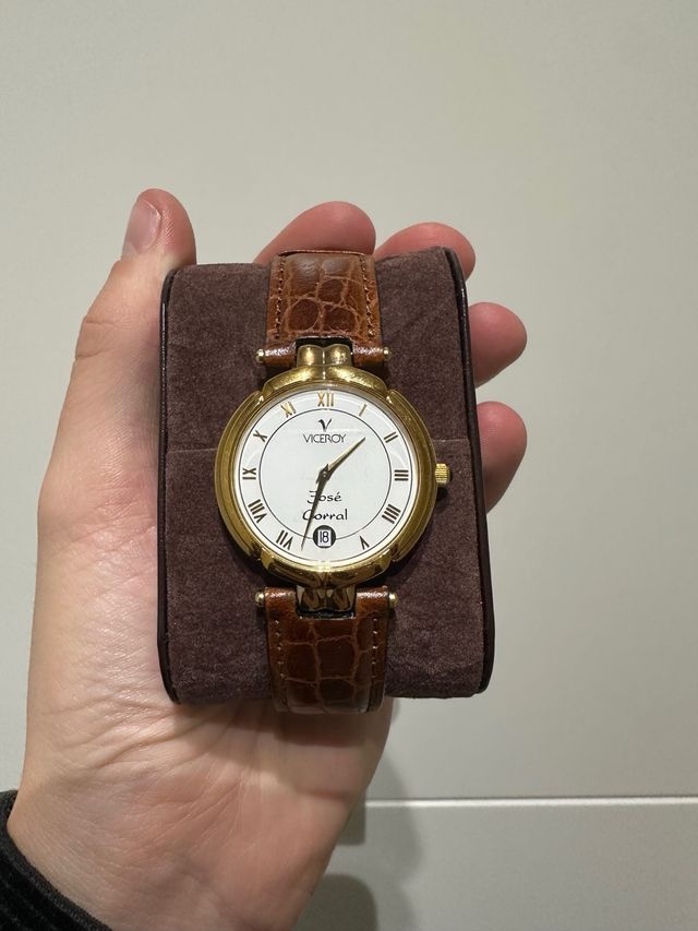 Reloj Viceroy de oro y piel marrón