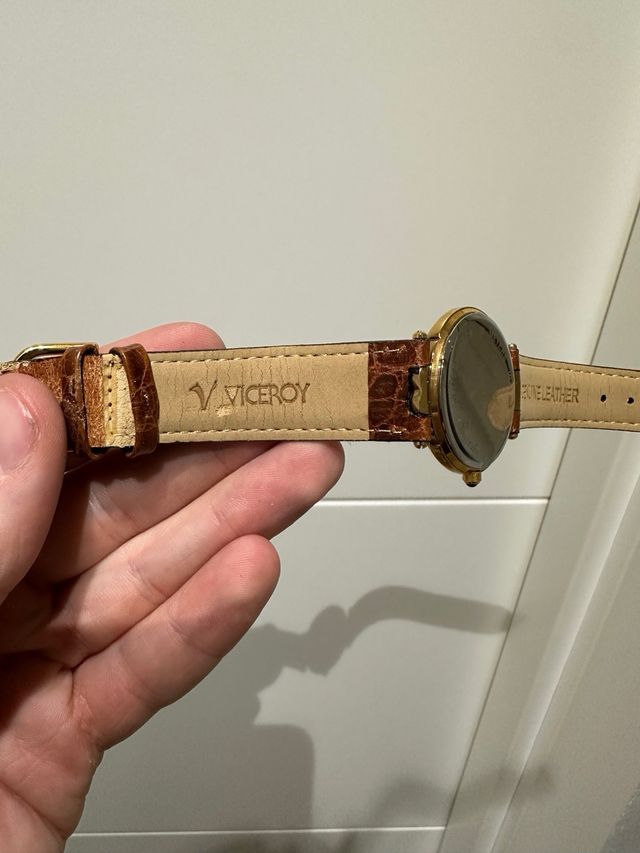 Reloj Viceroy de oro y piel marrón