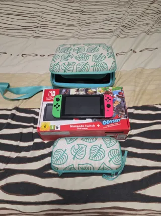 Nintendo Switch y cuatro mandos. Sin juegos.