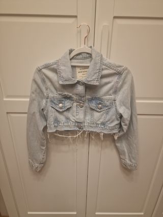 Cazadora vaquera Stradivarius crop