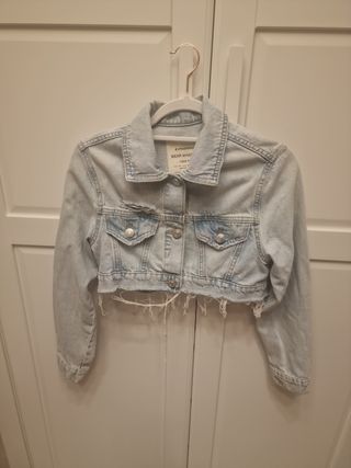 Cazadora vaquera Stradivarius crop