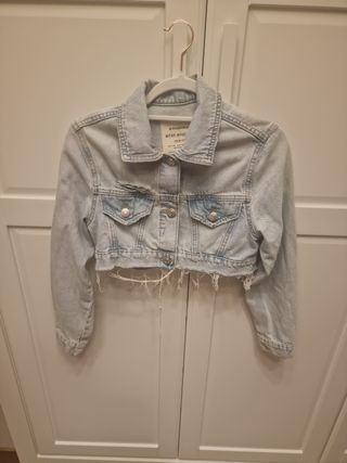 Cazadora vaquera Stradivarius crop