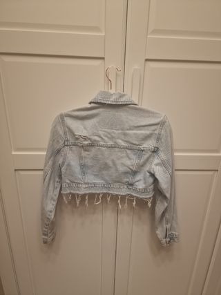 Cazadora vaquera Stradivarius crop