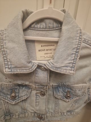 Cazadora vaquera Stradivarius crop