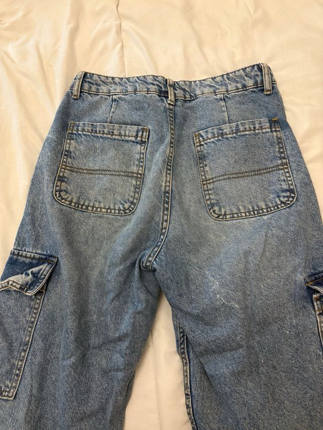 Vaqueros cargo de Bershka