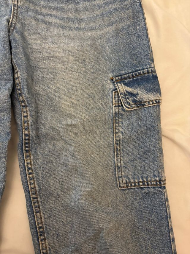 Vaqueros cargo de Bershka