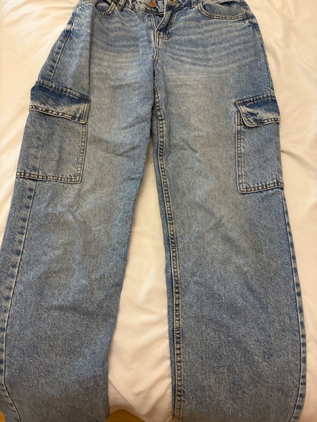 Vaqueros cargo de Bershka