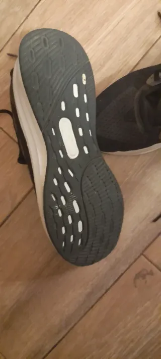 Zapatillas Adidas Negras y Blancas