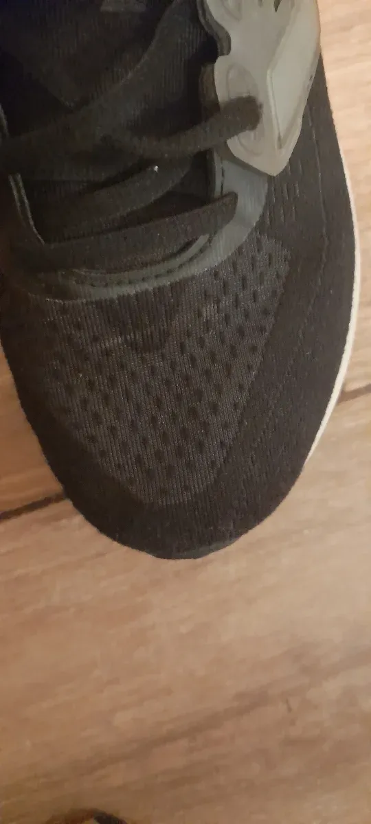 Zapatillas Adidas Negras y Blancas