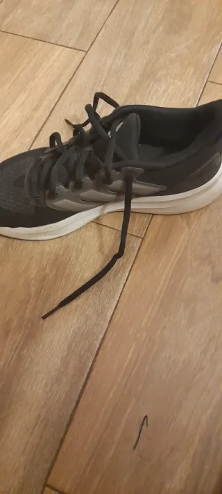 Zapatillas Adidas Negras y Blancas