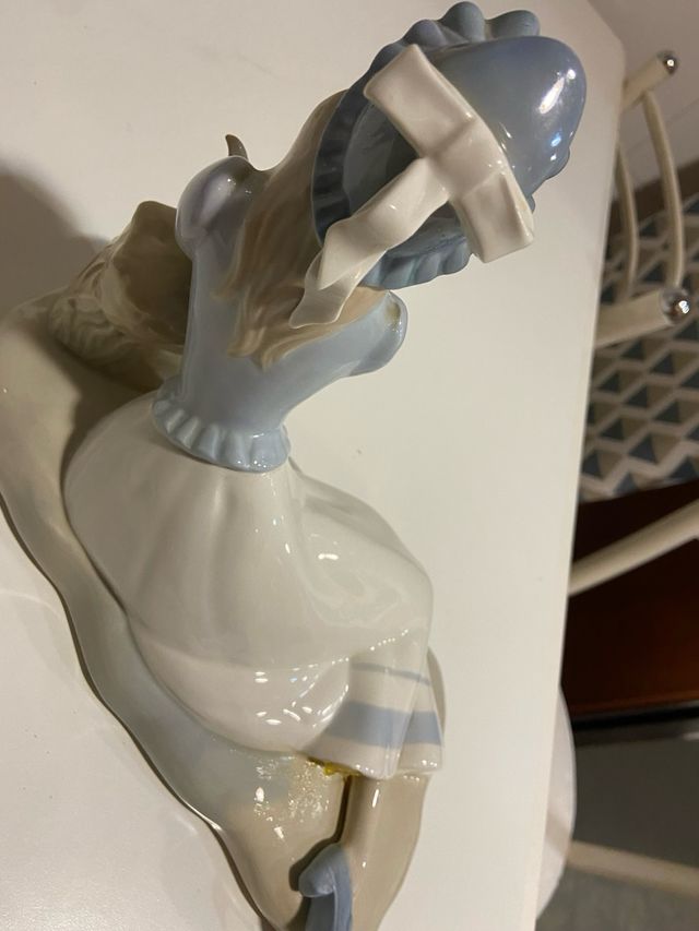 Figura Porcelana Miquel Requena Niña Ardilla