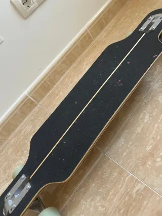 Longboard con diseño tropical