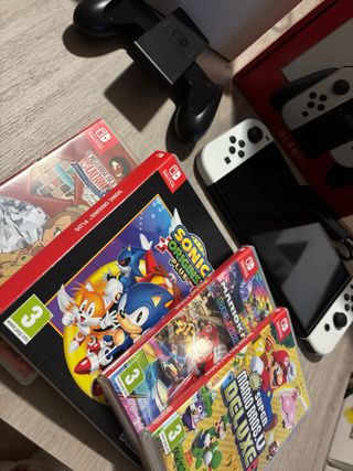 Nintendo Switch OLED + 4 Juegos