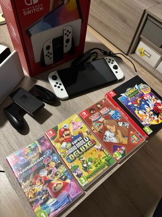 Nintendo Switch OLED + 4 Juegos