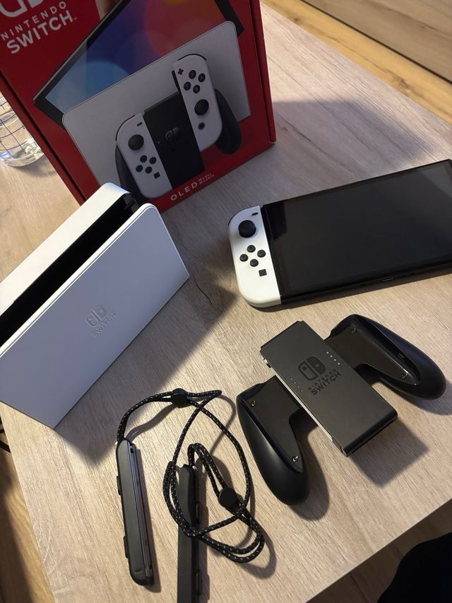 Nintendo Switch OLED + 4 Juegos