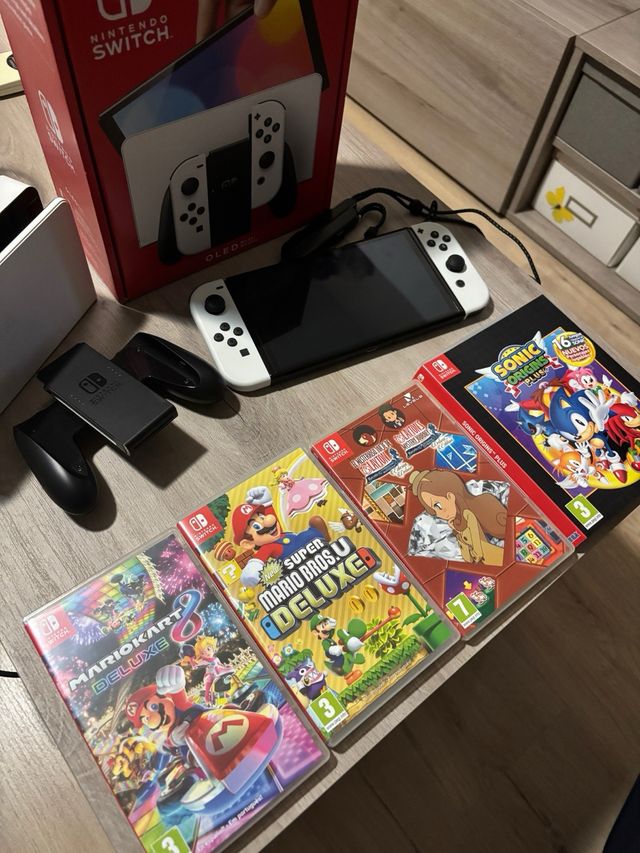 Nintendo Switch OLED + 4 Juegos