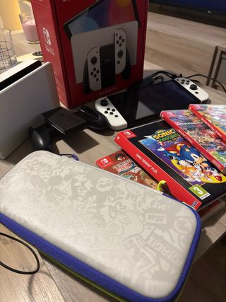 Nintendo Switch OLED + 4 Juegos