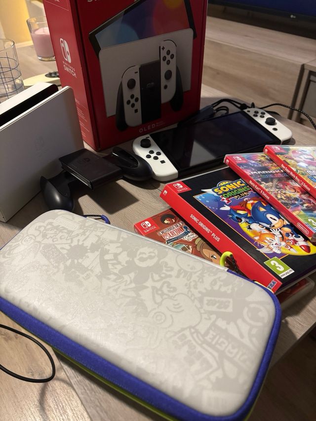 Nintendo Switch OLED + 4 Juegos