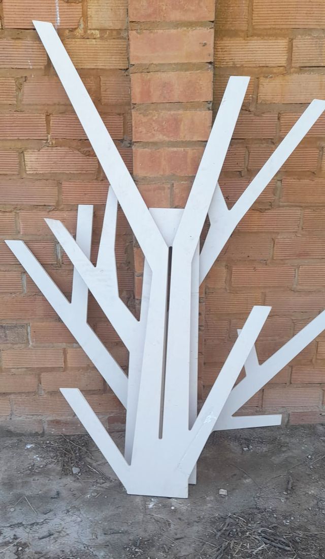 Árbol decorativo de madera blanco