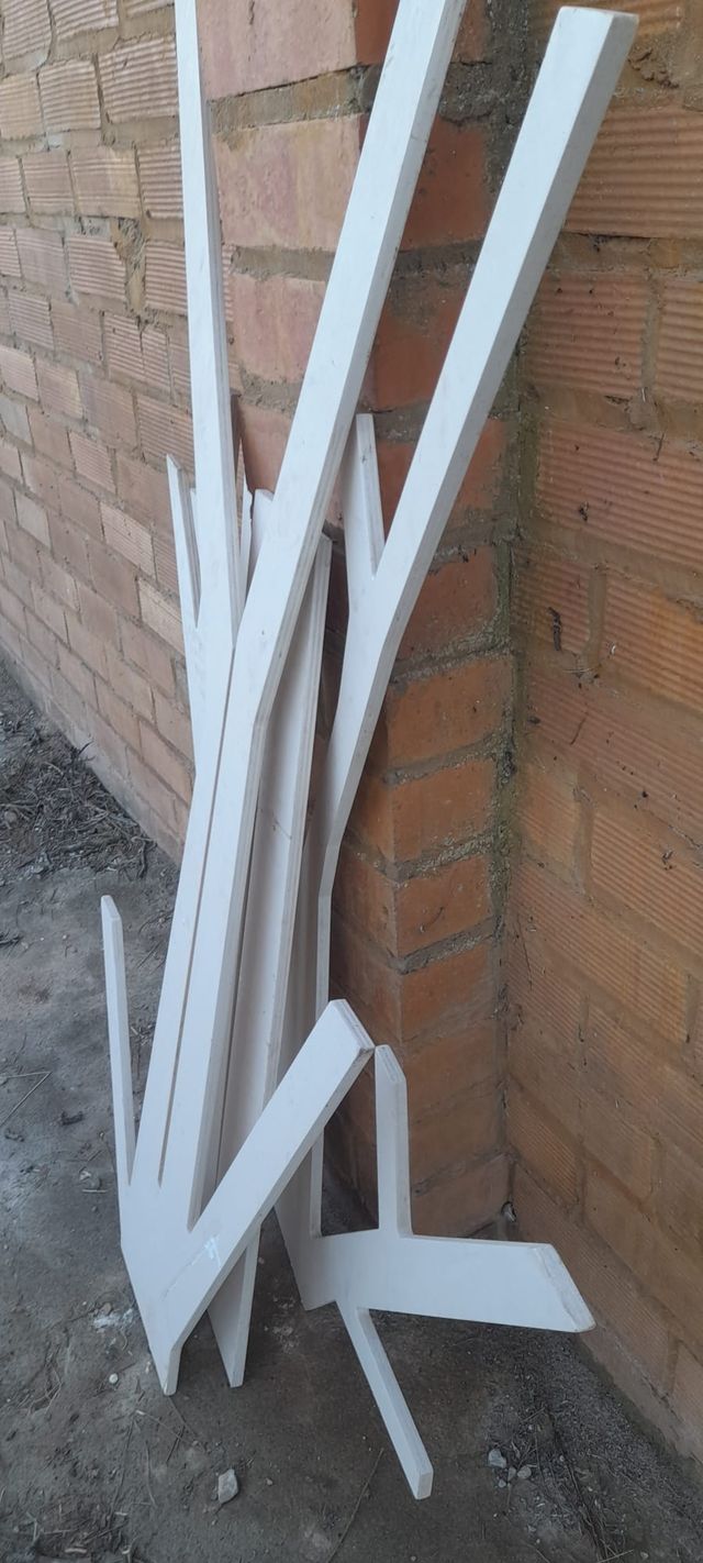 Árbol decorativo de madera blanco