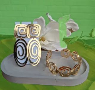 Conjunto Cleopatra Brazalete y pendientes largos