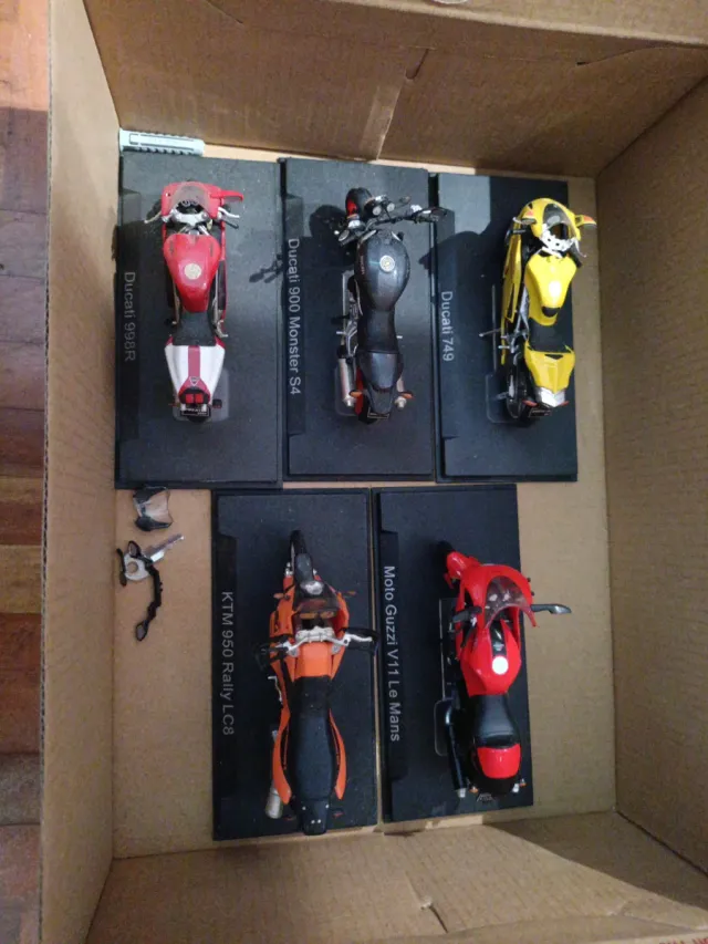 Lote de 12+1 Motos a Escala