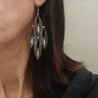 Orecchini pendenti colore argento simil rombo