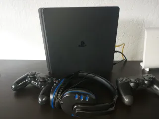PS4 (PlayStation 4) Negra ps4 slim