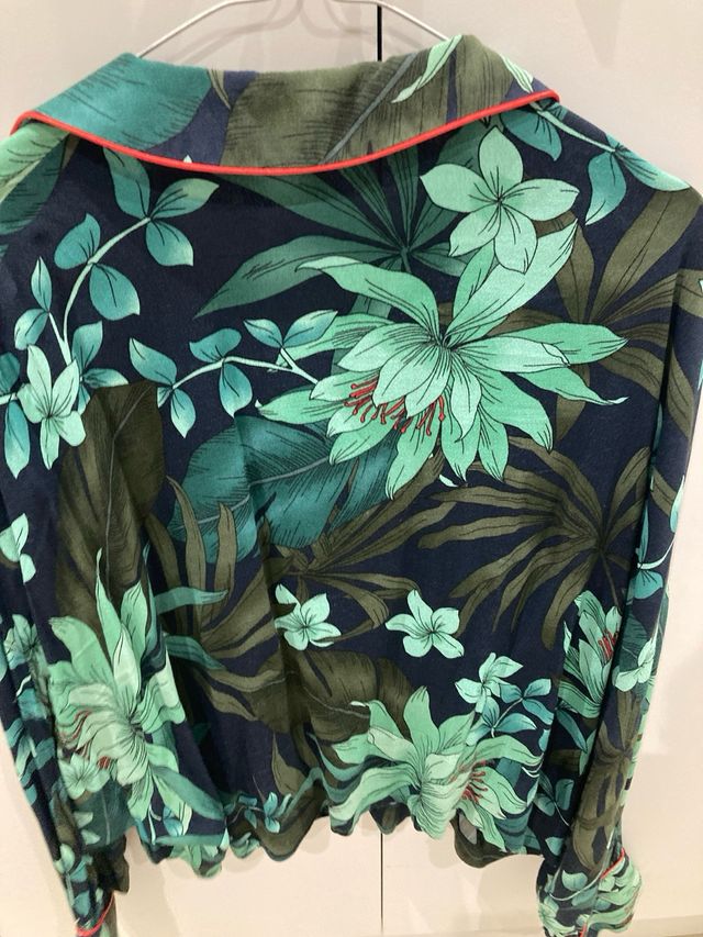 Camisa Zara flores verdes M