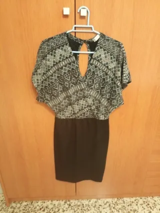 Vestido fiesta corto plateado y negro