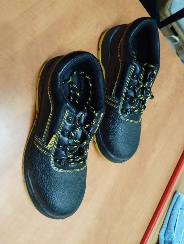 Zapatos de seguridad / trabajo VIAT