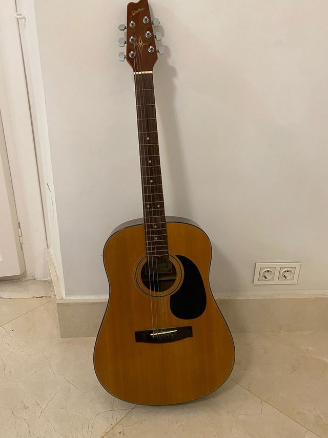Guitarra acústica Montana modelo MT-404 N