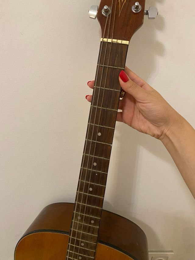 Guitarra acústica Montana modelo MT-404 N