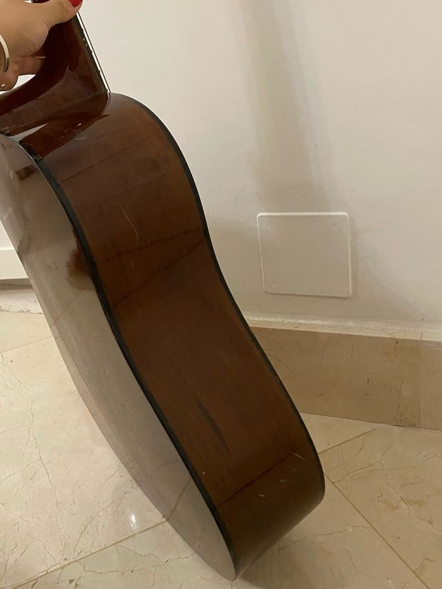 Guitarra acústica Montana modelo MT-404 N