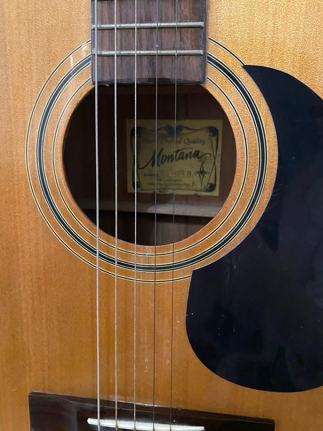 Guitarra acústica Montana modelo MT-404 N