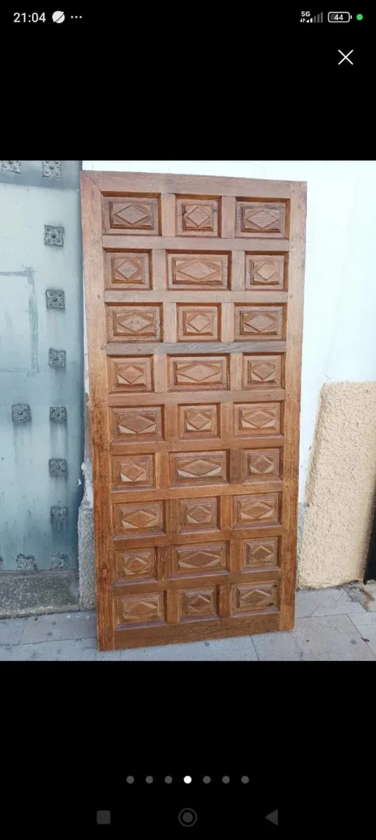 Puerta antigua de madera tallada maciza de roble