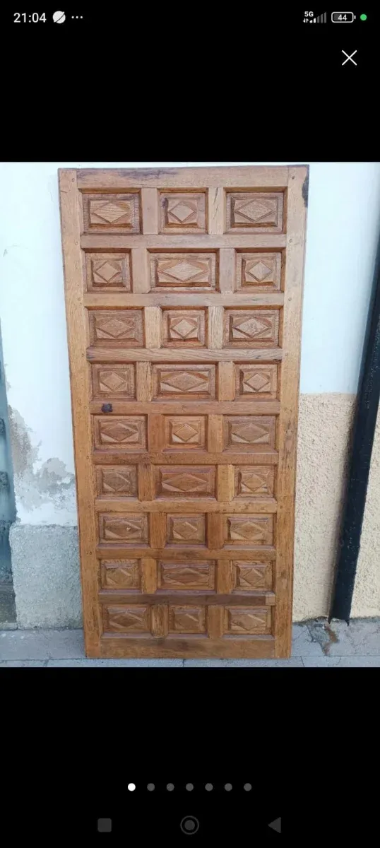 Puerta antigua de madera tallada maciza de roble
