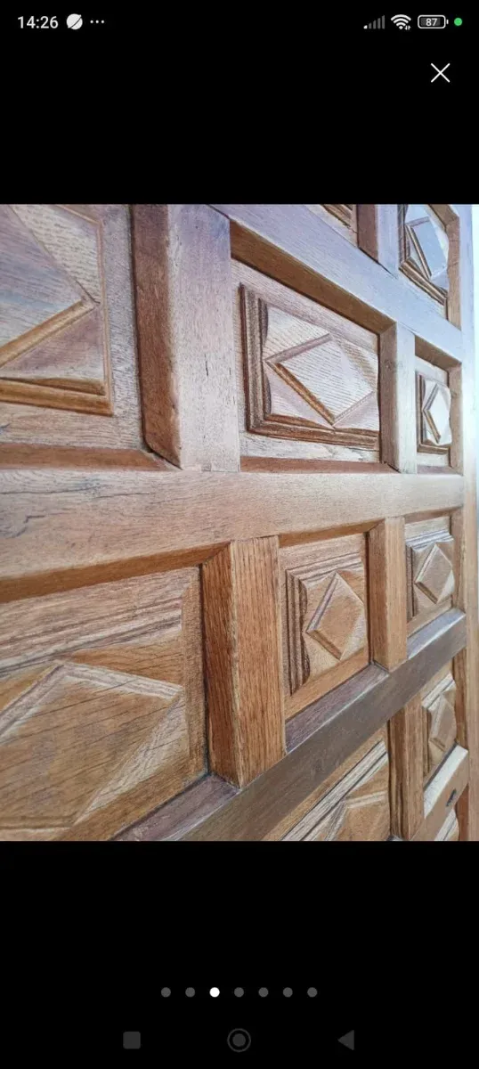 Puerta antigua de madera tallada maciza de roble