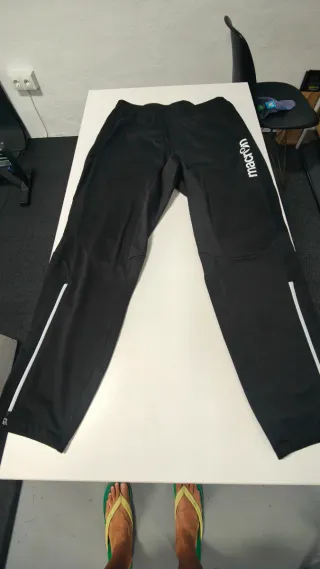 Pantalón chándal Macron negro
